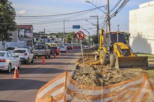 Obras bloqueiam Rua Nivaldo Braga no Cajuru; saiba mais