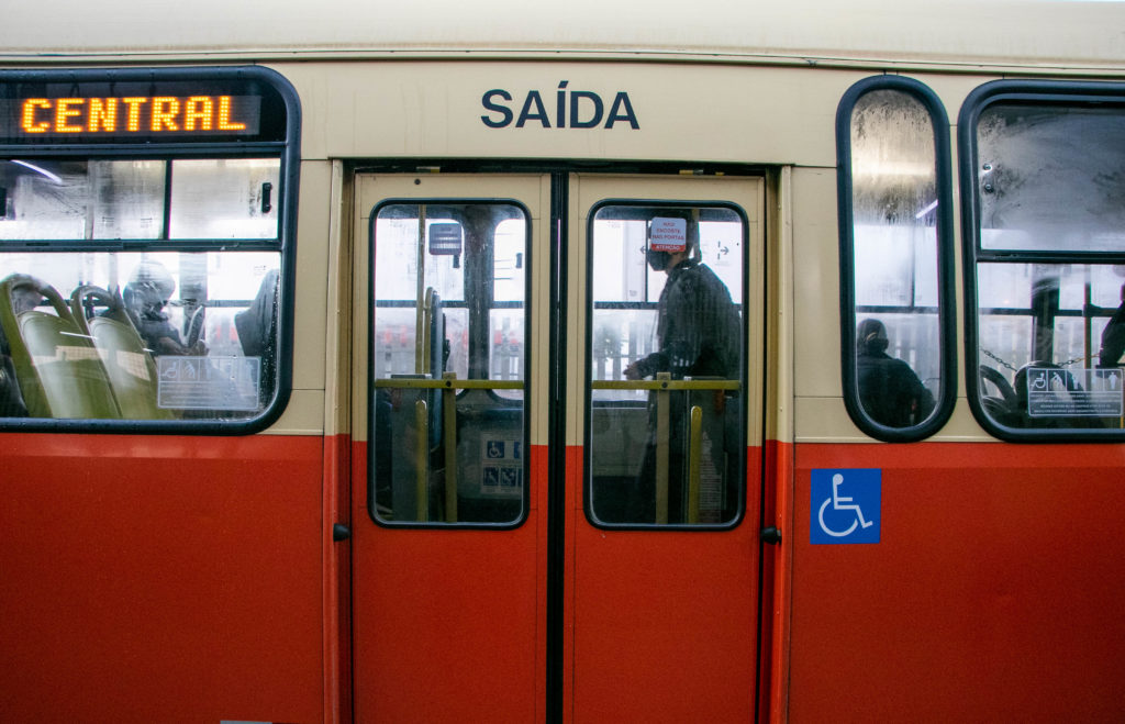 Ônibus retomam rotas após liberação de viaduto na BR-376