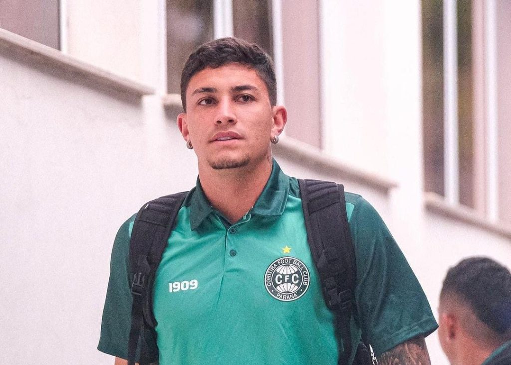 Após lesão e negociação frustrada, Dombroski retorna como opção