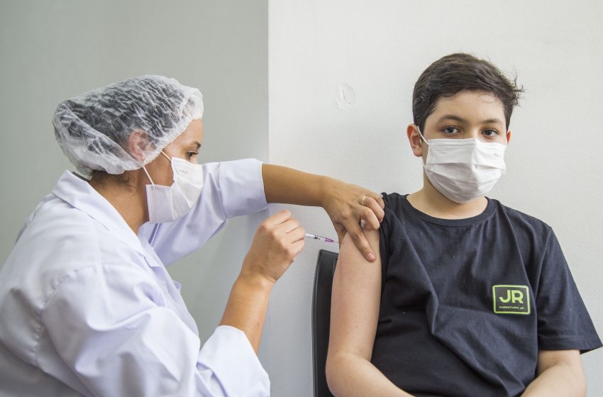  Vacinação anticovid de menores é retomada nas UBS
