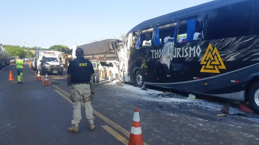  Motorista de ônibus de turismo morre em acidente na BR-369