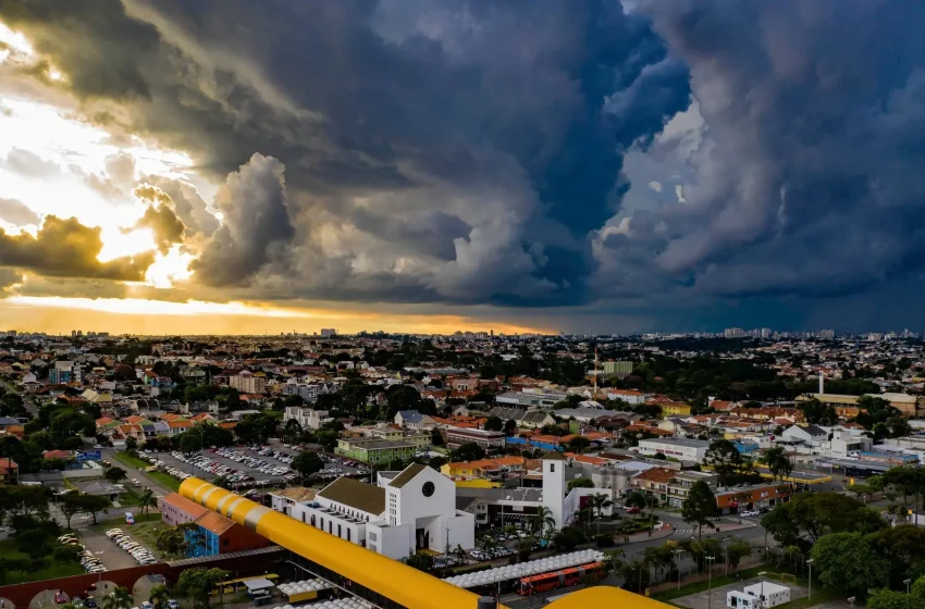 Inmet renova alerta de tempestades para o Paraná