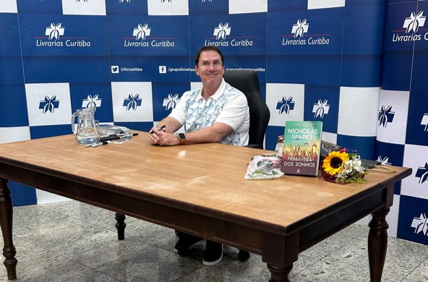  Em Curitiba, Nicholas Sparks revela contrato com produtora de filme