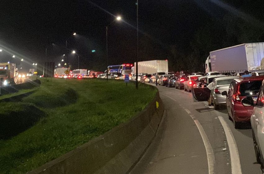  Pista da BR-376 é liberada com 17 quilômetros de fila