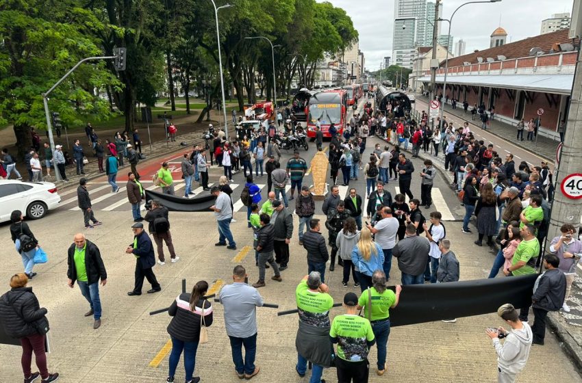  Motoristas de ônibus pedem mais fiscalização nas canaletas