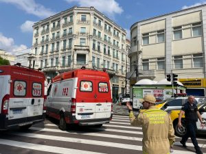 Câmera de segurança registra acidente na Praça Tiradentes; assista