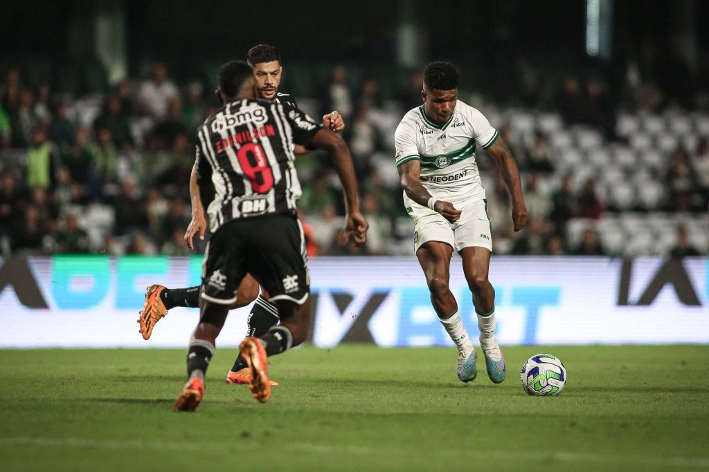 coritiba enfrenta více-líder brasileirão atlético mineiro brasileirão