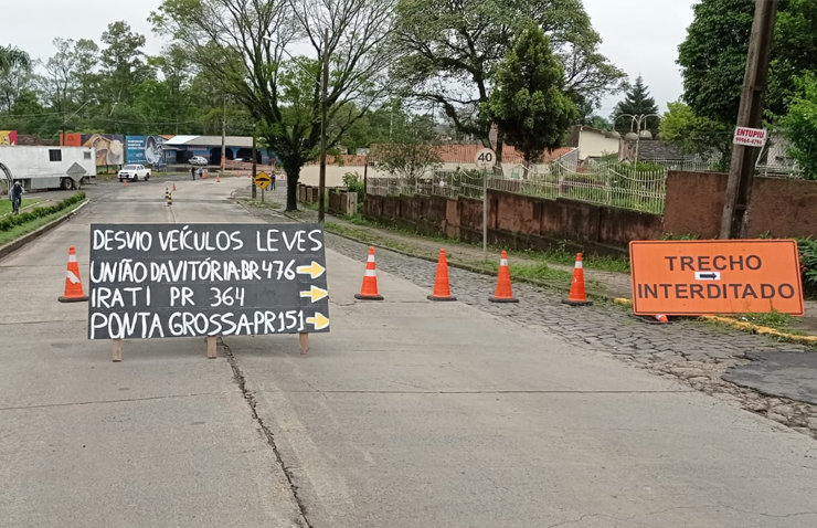  BR-476 é interditada em São Mateus do Sul