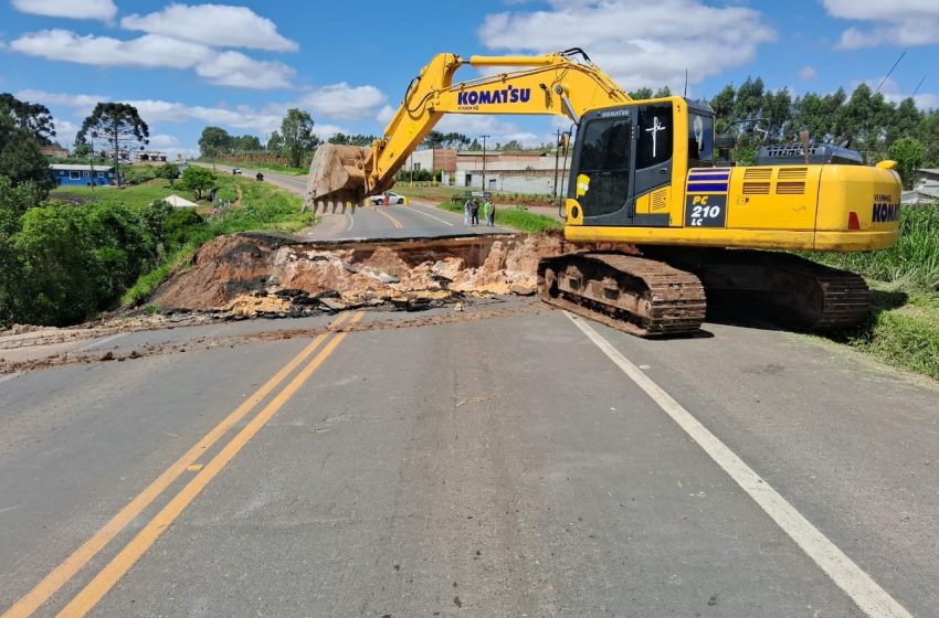  Paraná inicia obras de recuperação na cratera da PR-151