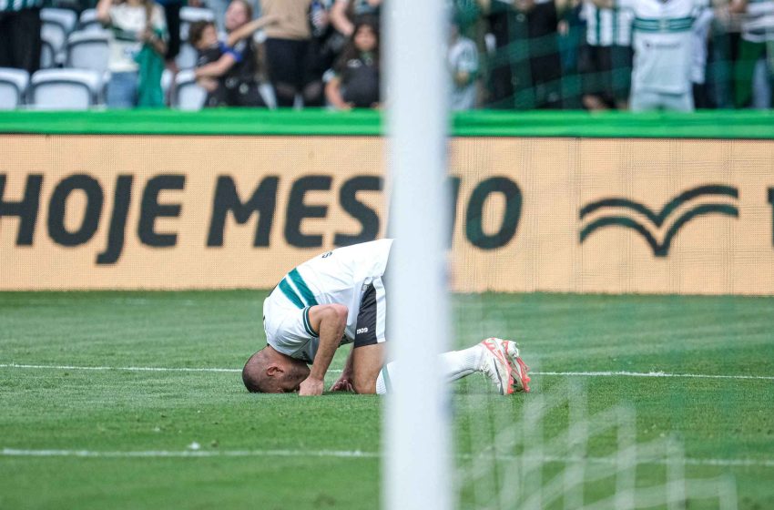  Slimani inicia nova era em clássicos inspirado em artilheiro angolano