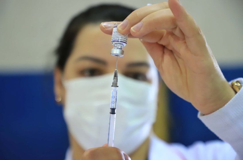 Curitiba retoma vacinação anticovid na terça-feira (14)