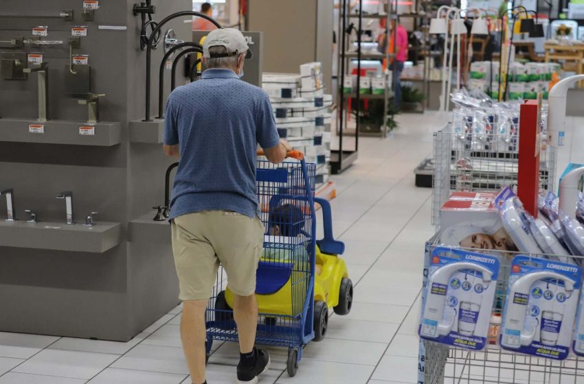  Vendas do comércio crescem 3,9% no Paraná