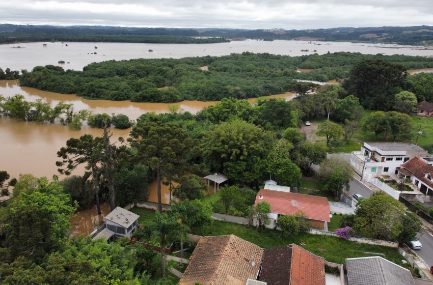  Inundações deixam 13,7 mil pessoas desabrigadas no Paraná