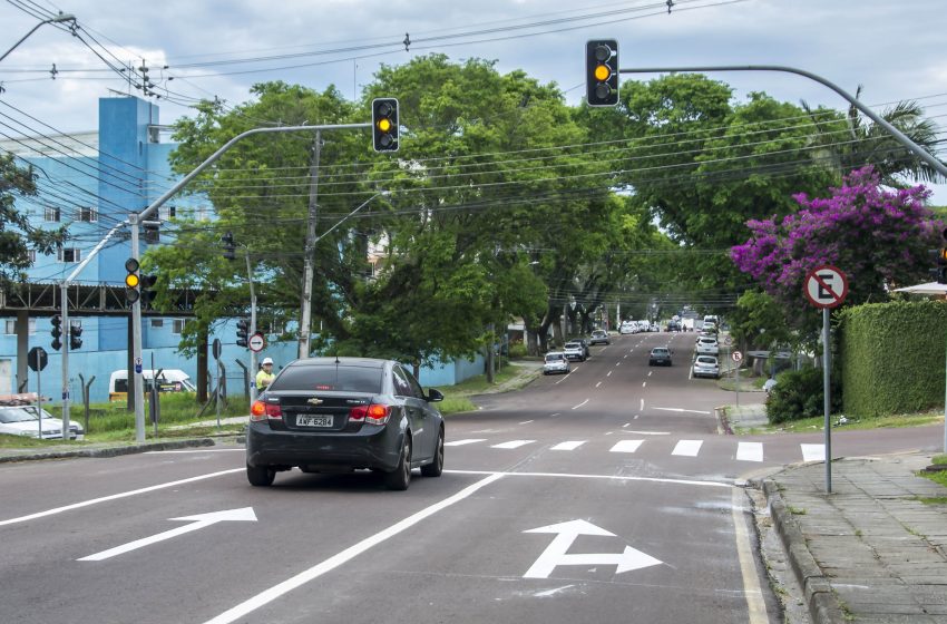  Novo semáforo é instalado no Bacacheri