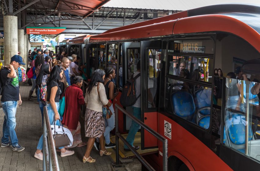  Idosa de 73 anos morre atropelada por ônibus em Pinhais