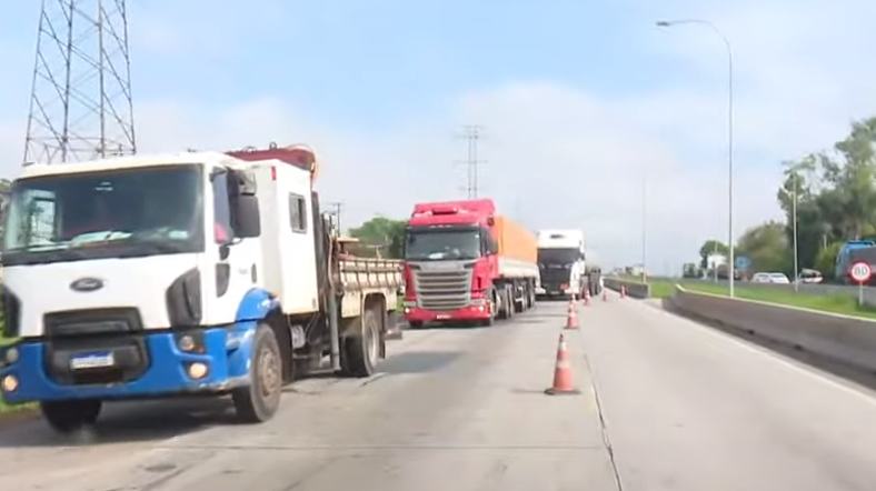  Motociclista morre em acidente no Contorno Sul; trânsito é lento