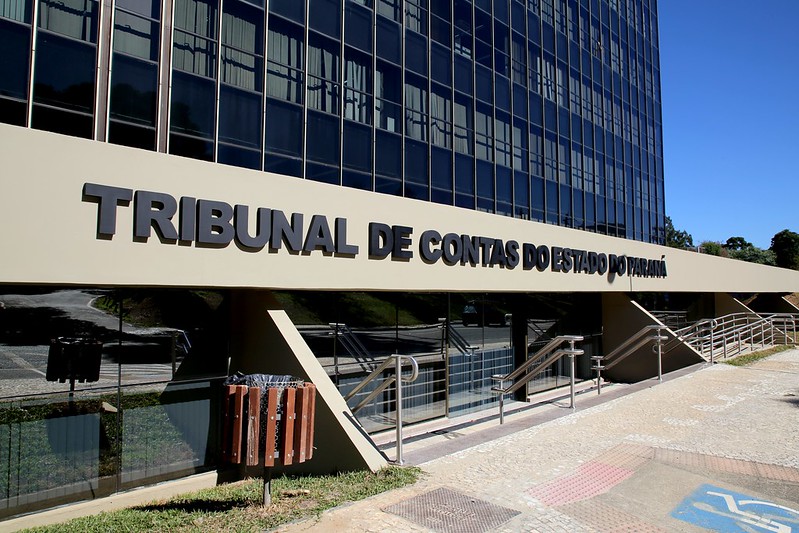  Com Indícios de irregularidades TCE suspende licitação do DER-PR