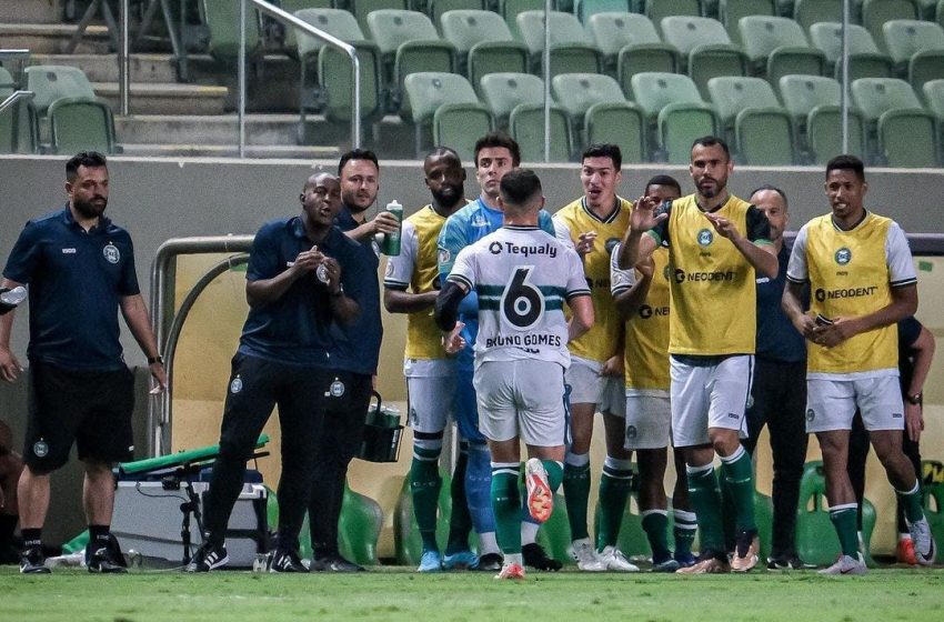 Coritiba vence américa-mg brasileirão 2023 33 rodada marcelino moreno gol bruno gomes 3 a 0
