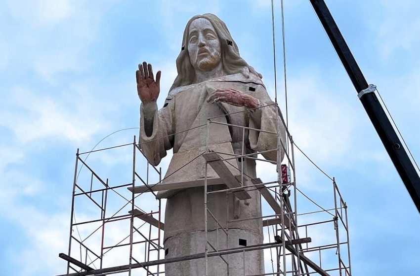  Curitiba ganha imagem de Jesus Misericordioso, com 10 metros