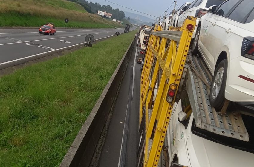  Obras e acidentes deixam trânsito lento na BR-277