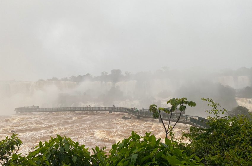  Passarela das Catarata do Iguaçu é reaberta após 12 dias