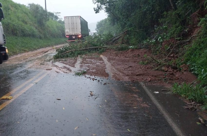  Chuvas causam novos bloqueios em rodovias no Paraná, diz DER-PR