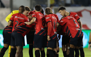 Na briga pela Libertadores, Athletico chega pressionado para vencer Fortaleza