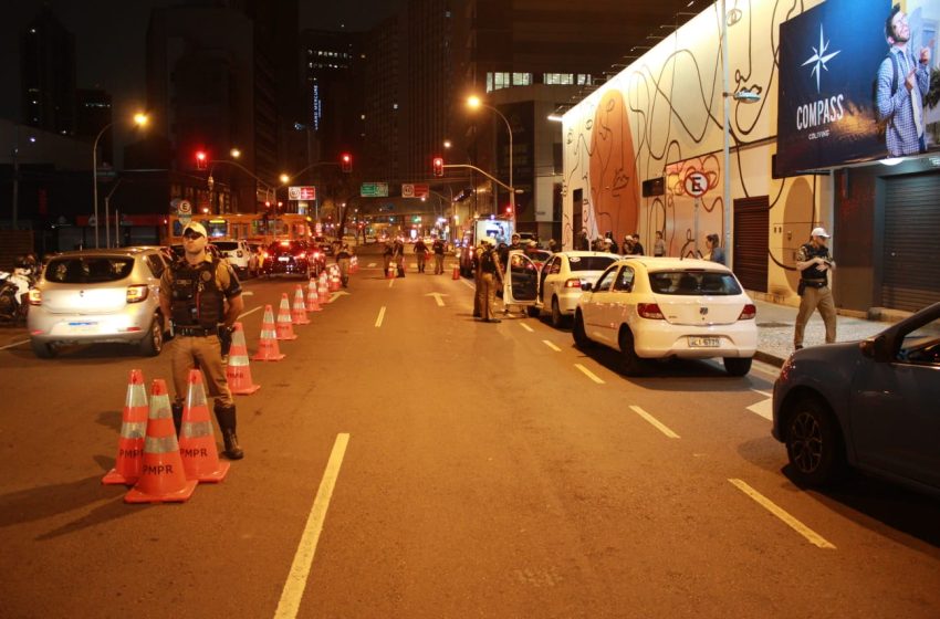  Operação da PM identifica 44 motoristas embriagados, em Curitiba