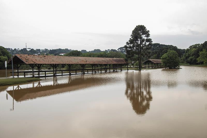  Mais de 370 pessoas são afetadas pela chuva no Paraná