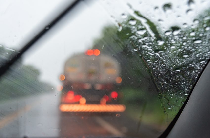  Saiba como dirigir em dias de chuva