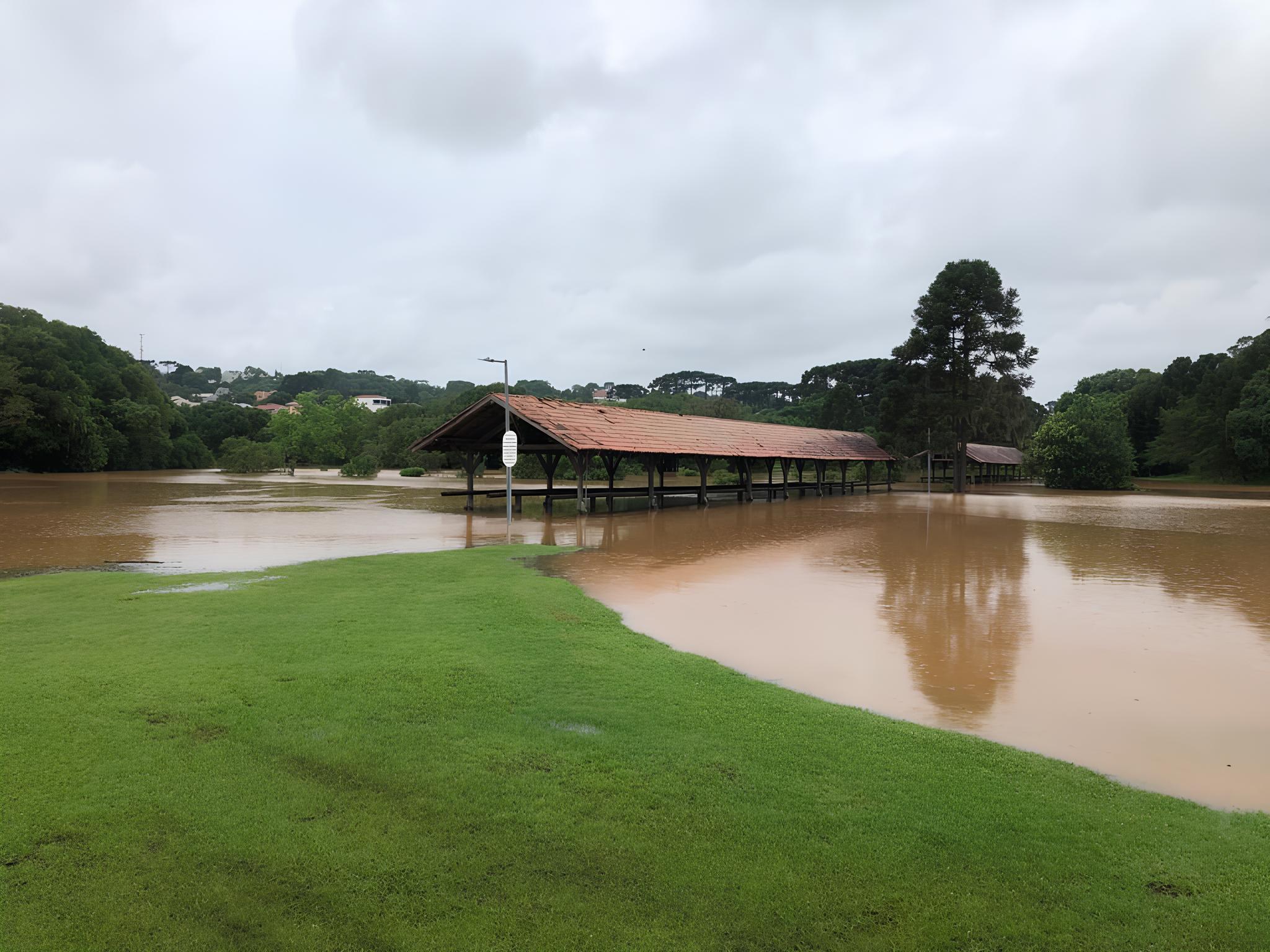 Curitiba Registra Alagamentos E 3 Deslizamentos Após Chuvas