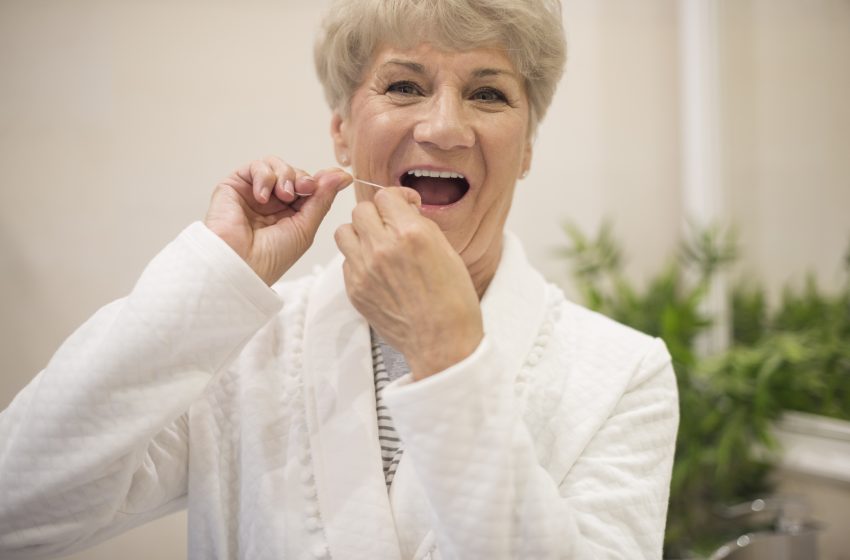  38% dos idosos recorrem aos implantes dentários