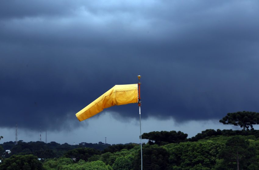  Ciclone extratropical traz previsão de ventania ao Paraná