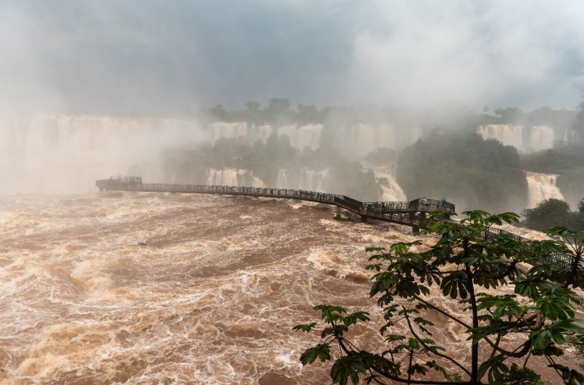  Passarela das Cataratas do Iguaçu é reaberta para visitação