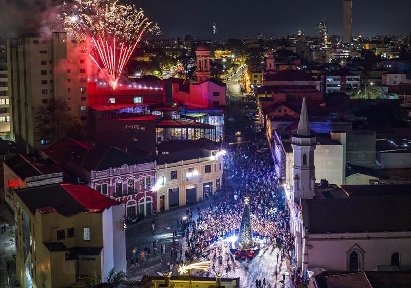  Natal de Curitiba inicia programação com espetáculo no Centro Histórico