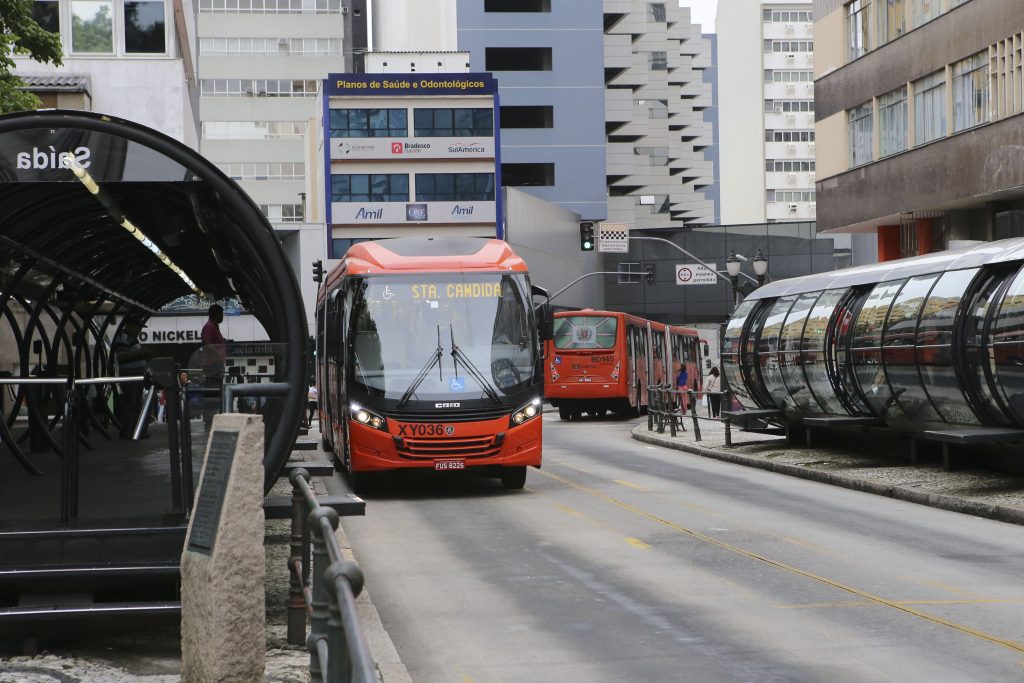 Evento debate os 50 anos do BRT em Curitiba