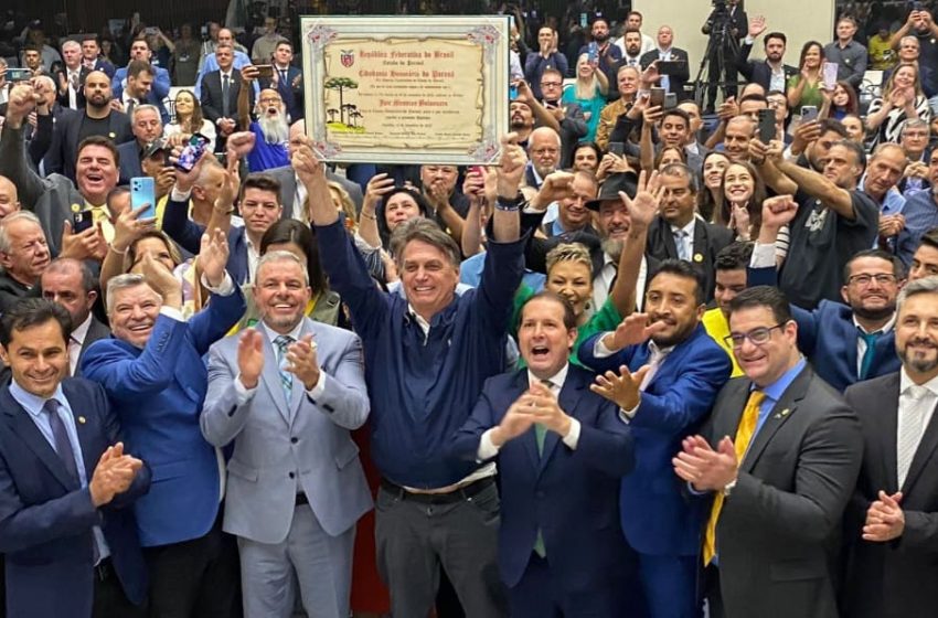  Jair Bolsonaro recebe título de Cidadão Honorário do Paraná