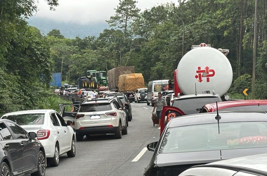  Fila na BR-376 chega a 30 quilômetros no sentido Curitiba