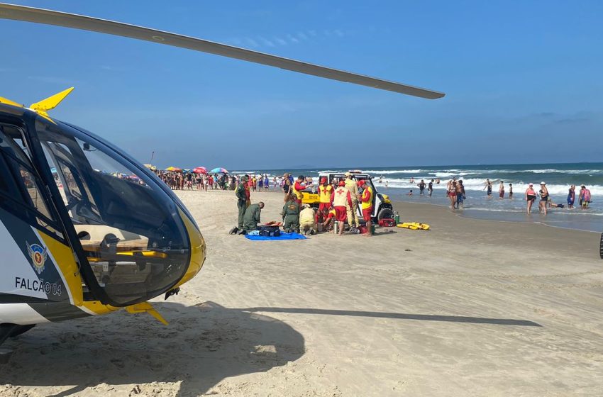  Mulher é socorrida após afogamento em Praia de Leste