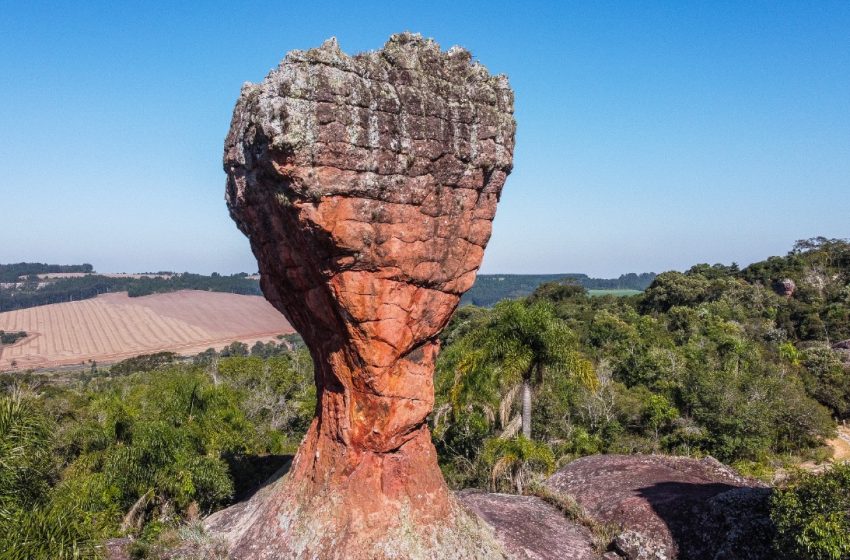  Parque Estadual de Vila Velha oferece aventura na natureza