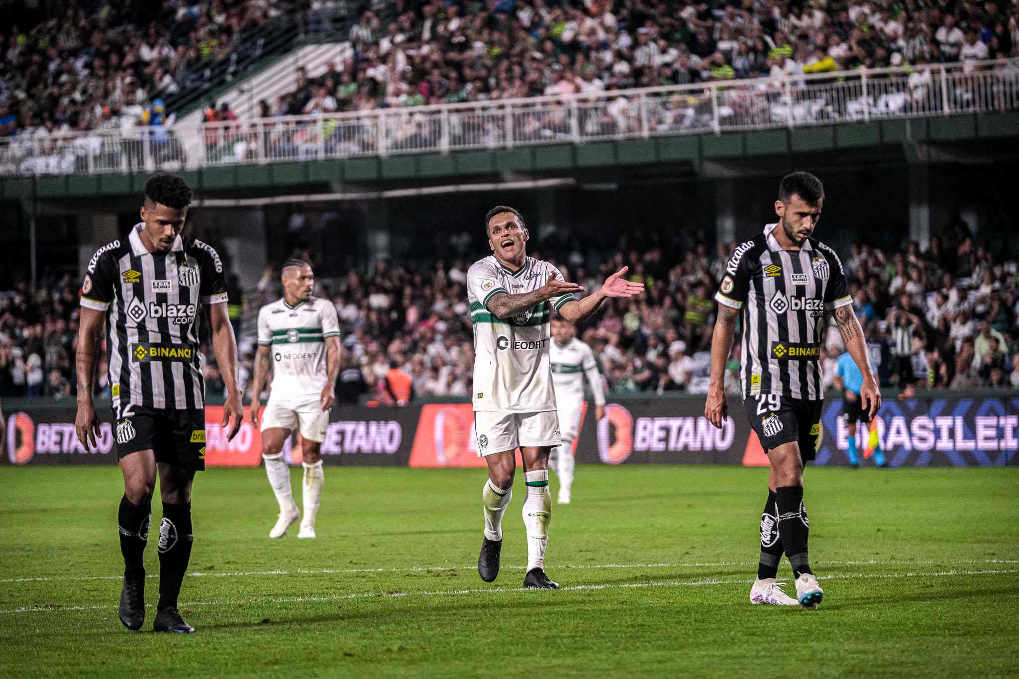 Coritiba parte para o terceiro elenco da temporada - Banda B