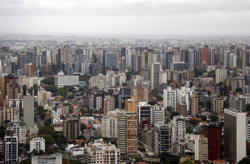  Final de semana promete muitas nuvens em Curitiba