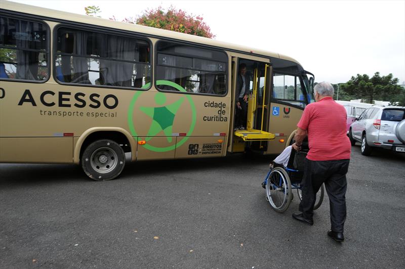  Ônibus Acesso leva pessoas com deficiência para atrações de Natal
