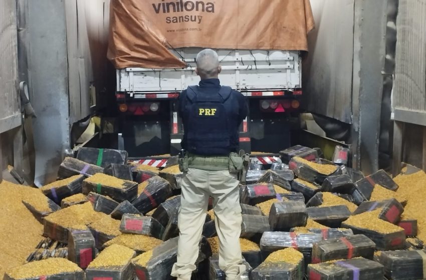  Caminhão carregado com 2 toneladas de maconha é apreendido