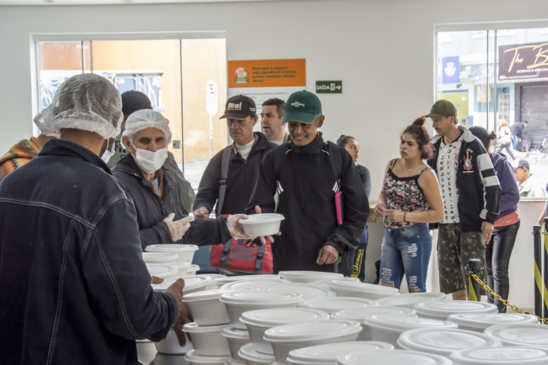  Mesa Solidária prepara entrega de 2.500 refeições em Curitiba