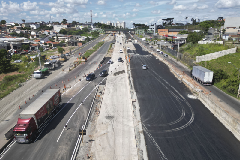  Obras de pavimentação na Linha Verde bloqueiam trânsito em Curitiba