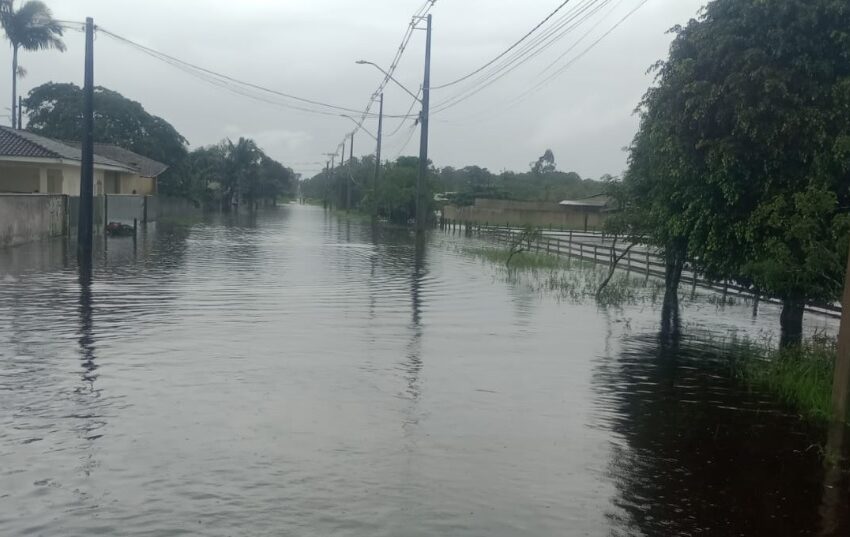  15,3 mil pessoas foram afetadas pelas chuvas, em Matinhos