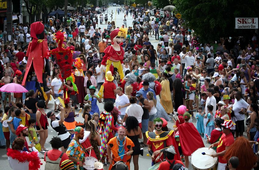  Blocos e escolas começam preparação para Carnaval 2024 em Curitiba
