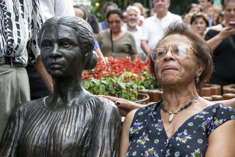 Curitiba inaugura escultura em homenagem a Enedina Alves Marques