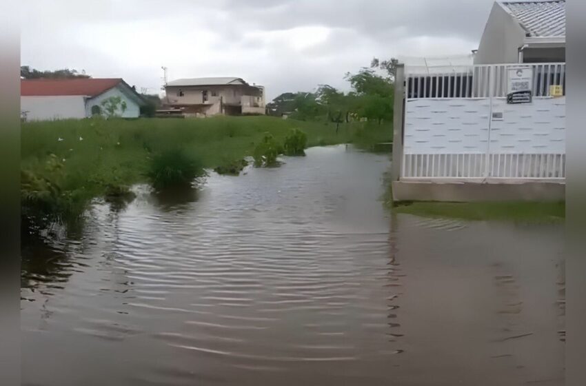  Chuva no litoral: quase 30 famílias precisam sair de casa